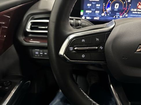 Used 2025 Chevrolet Traverse Z71 w/ Driver Confidence Package image 12