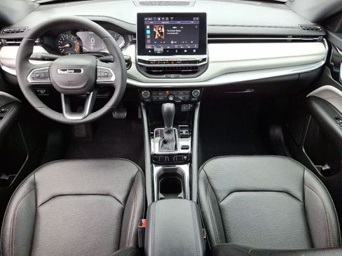 Used 2024 Jeep Compass Limited image 11