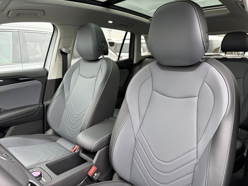 New 2026 Volkswagen Tiguan SE AWD/4WD image 10