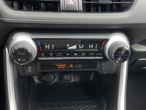 Used 2022 Toyota RAV4 LE image 26