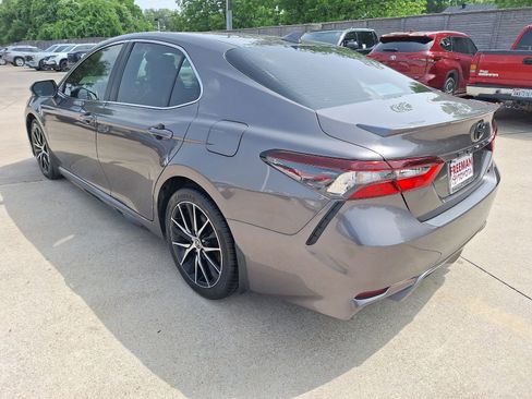 Used 2024 Toyota Camry SE w/ Convenience Package FWD image 4