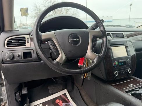 Used 2014 GMC Yukon XL Denali image 16