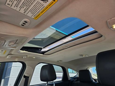 Used 2012 Ford Focus Titanium w/ Luxury Pkg FWD image 21