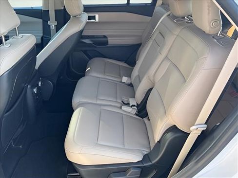 Used 2020 Ford Explorer XLT w/ Equipment Group 202A AWD/4WD image 10
