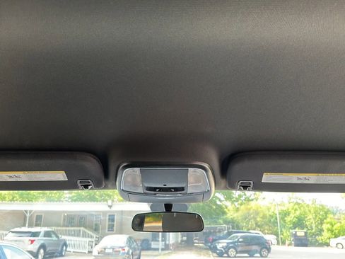 Used 2018 Jeep Grand Cherokee Laredo AWD/4WD image 26