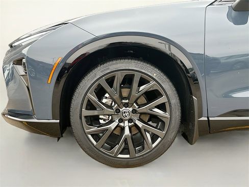 New 2025 Toyota Crown Signia image 31