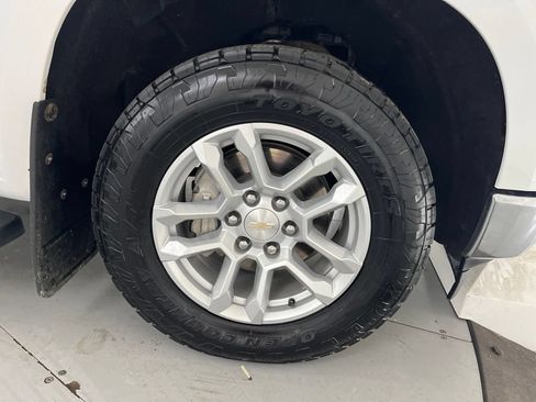 Used 2023 Chevrolet Silverado 1500 LT AWD/4WD image 16