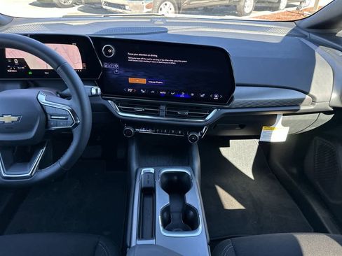 New 2026 Chevrolet Equinox EV LT image 9