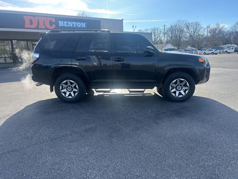 Used 2023 Toyota 4Runner TRD Off-Road image 3