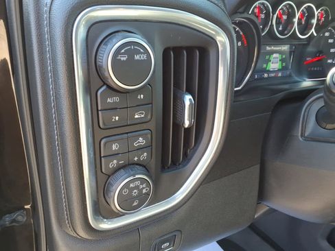 Used 2020 Chevrolet Silverado 1500 LTZ w/ LTZ Premium Package AWD/4WD image 15