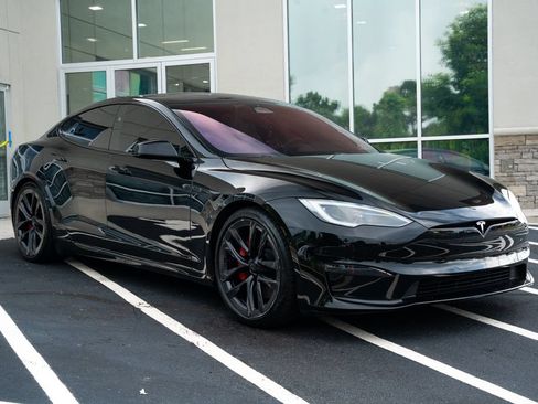 Used 2023 Tesla Model S Plaid AWD/4WD image 7