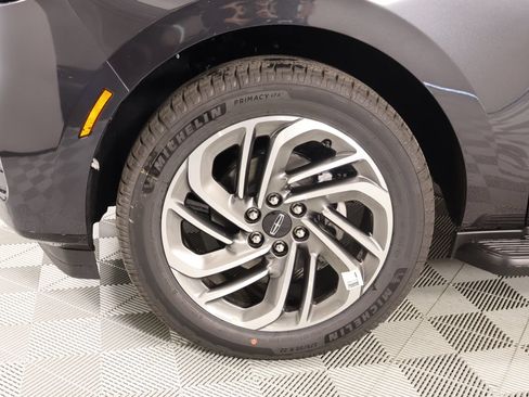 New 2026 Lincoln Navigator Premiere AWD/4WD image 18