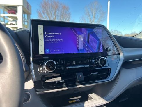 Used 2024 Toyota Highlander Platinum image 22