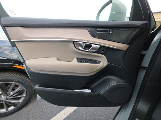 Certified 2026 Volvo XC90 B6 Plus AWD/4WD image 11