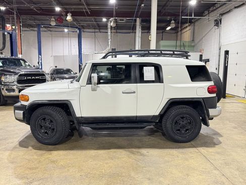 Used 2011 Toyota FJ Cruiser 2WD image 6