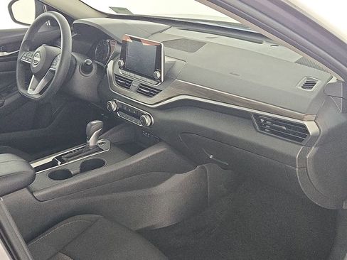 Used 2025 Nissan Altima 2.5 SV image 33