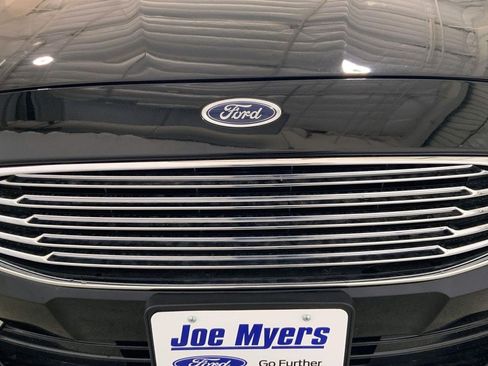 Used 2018 Ford Fusion Titanium FWD image 27