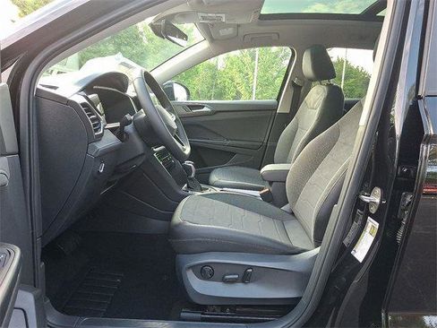 New 2025 Volkswagen Taos SE image 10