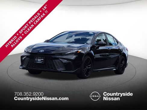 Used 2025 Toyota Camry SE FWD image 1