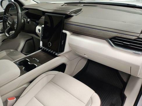 Used 2025 GMC Acadia Denali w/ Super Cruise Package image 8