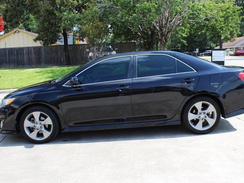Used 2012 Toyota Camry SE FWD image 3