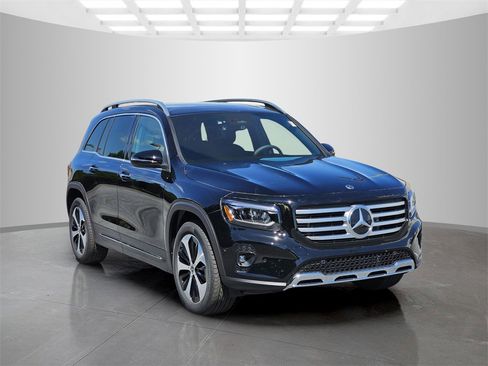 Used 2025 Mercedes-Benz GLB 250 image 8