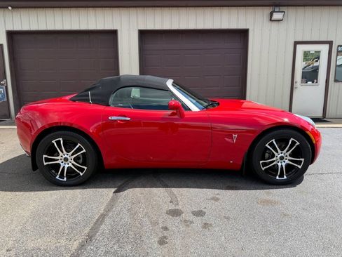 Used 2006 Pontiac Solstice Convertible w/ Premium Package RWD image 11
