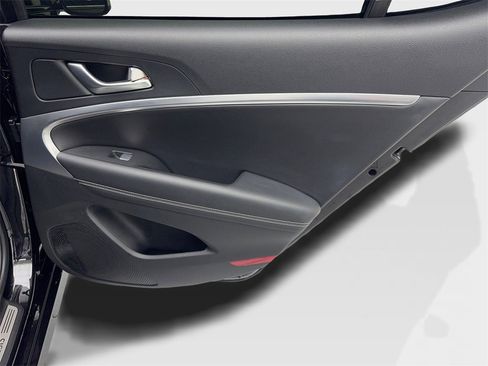 Used 2025 Genesis G70 2.5T image 42