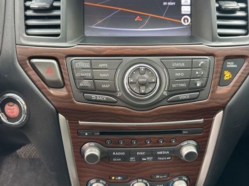 Used 2020 Nissan Pathfinder Platinum image 3