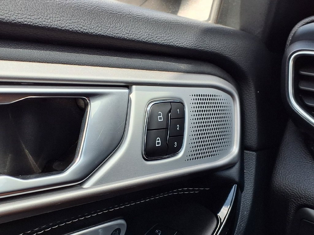 Used 2022 Ford Explorer ST w/ ST Street Pack AWD/4WD image 40