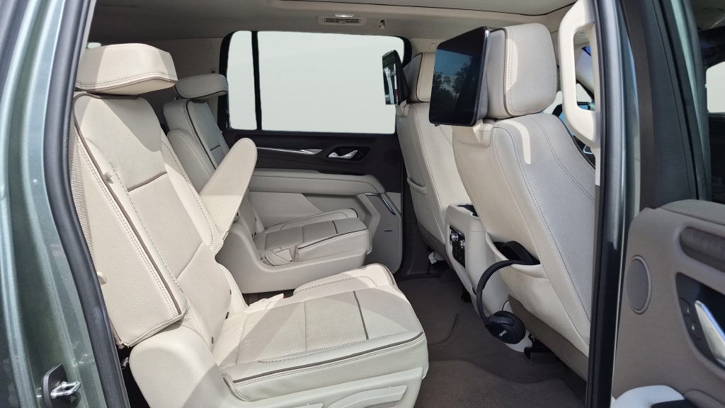 Used 2024 GMC Yukon XL Denali w/ Advanced Technology Package AWD/4WD image 29
