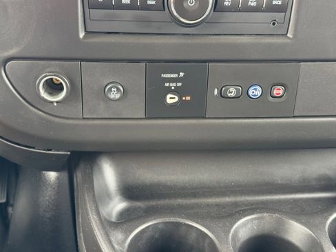 Used 2018 Chevrolet Express 2500 w/ Driver Convenience Package RWD image 13