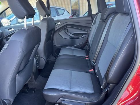 Used 2019 Ford Escape SE image 12