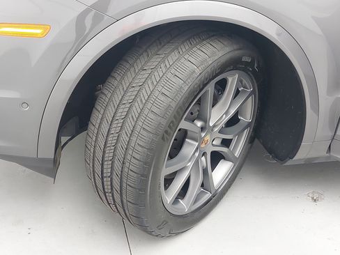 Certified 2026 Porsche Cayenne Coupe AWD/4WD image 35