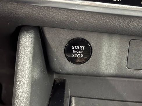 Used 2025 Nissan Rogue SV FWD image 30