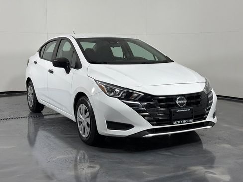 Used 2023 Nissan Versa S FWD image 3
