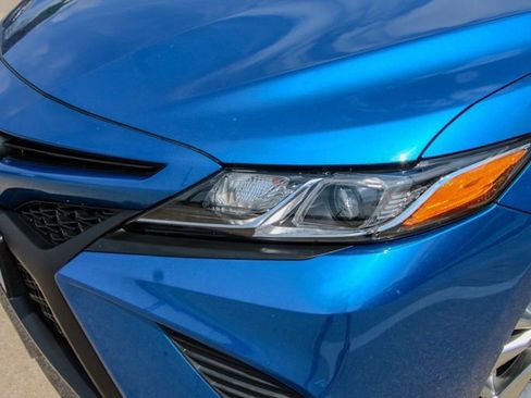 Used 2018 Toyota Camry SE w/ Moonroof Package image 7