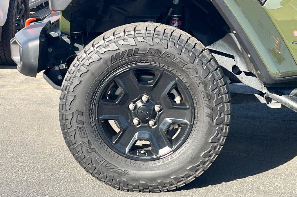 Used 2023 Jeep Gladiator Mojave w/ Cold Weather Group AWD/4WD image 25