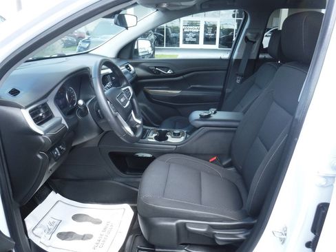Used 2022 GMC Acadia SLE w/ LPO, Floor Liner Package FWD image 13