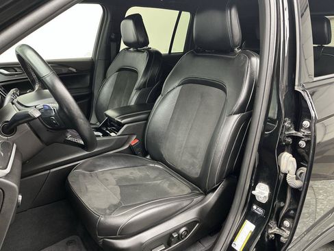 Used 2022 Jeep Grand Cherokee Altitude AWD/4WD image 8