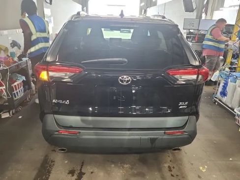 Used 2021 Toyota RAV4 XLE w/ Convenience Package AWD/4WD image 3