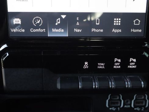 Used 2023 RAM 1500 Laramie AWD/4WD image 37