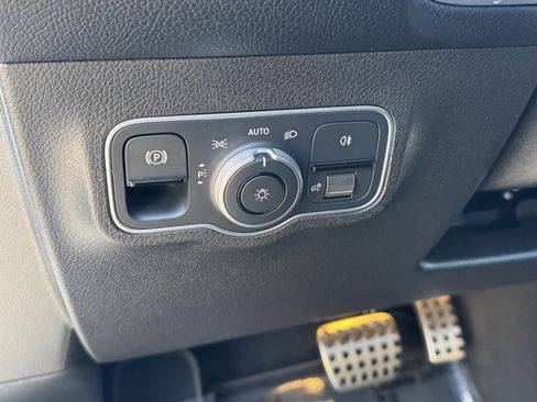 Used 2025 Mercedes-Benz GLB 250 image 18