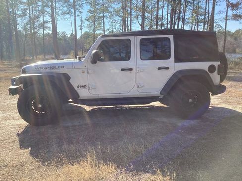 Used 2018 Jeep Wrangler Unlimited Sport S image 2