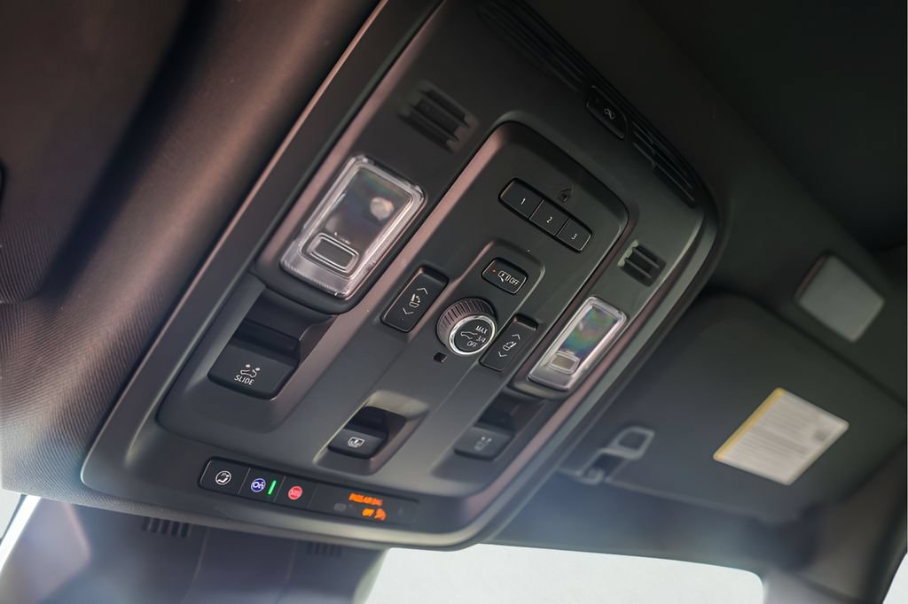 Used 2024 Cadillac Escalade Premium Luxury AWD/4WD image 24