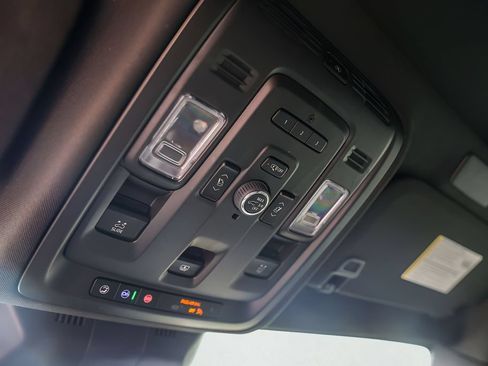 Used 2024 Cadillac Escalade Premium Luxury AWD/4WD image 24