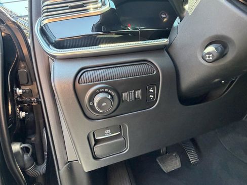 Used 2022 Jeep Grand Wagoneer Series II AWD/4WD image 17
