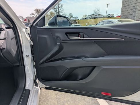 Used 2025 Toyota Camry LE image 31