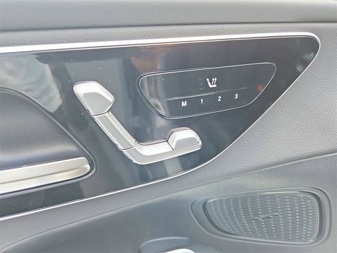 New 2025 Mercedes-Benz GLC 350e 4MATIC image 11