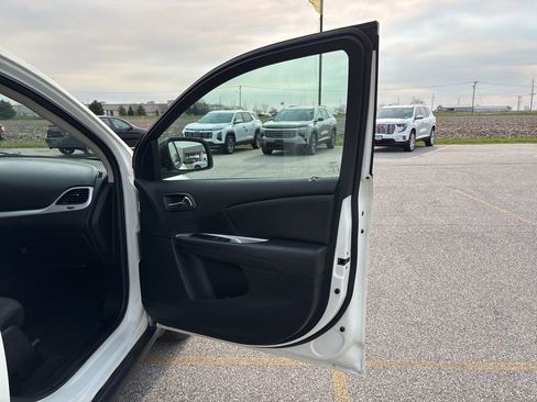 Used 2020 Dodge Journey SE w/ Blacktop Package image 17